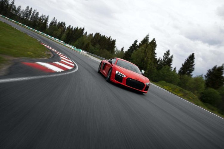 audi-r8-auv-mt00-1-low-5d023dc46b440.jpg